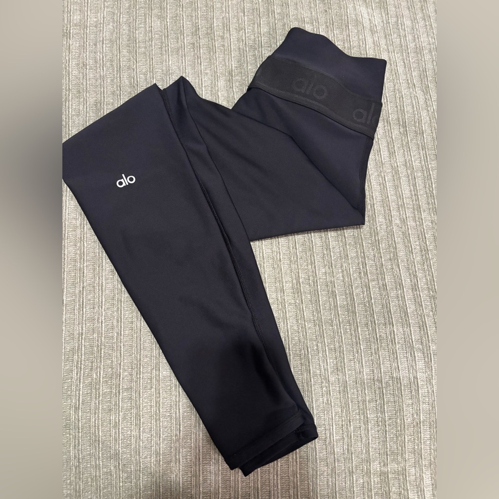 ALO Yoga Classic Airlift Logo Black Leggings - Picture 3 of 8
